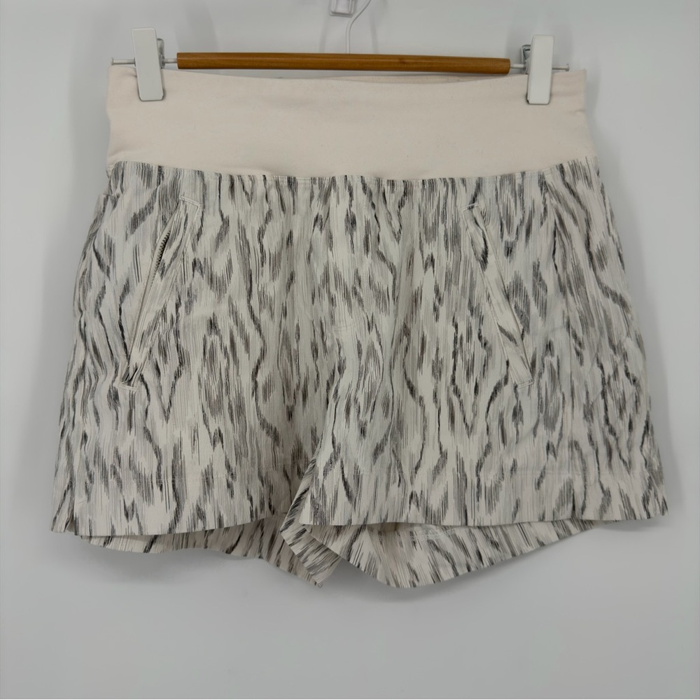Athleta Trekkie North Shorts Size 2 Neutral Print‎ Hiking Travel Gorpcore